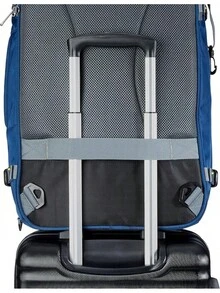 Basics Mochila de viaje de mano, compartimento para portátil, capacidad de 40L, ampliable para un 10% más de espacio, doble uso como mochila y bandolera, 40.1cm x 54.6cm x 21.1cm, azul marino - azul - Ver 6