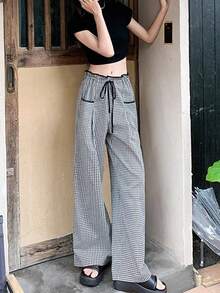 休闲直筒格子裤，带有宽松设计