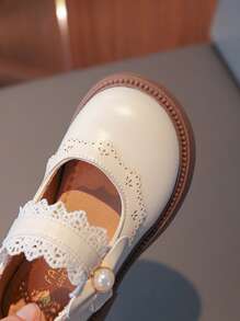1 双女童碎花边、仿珍珠和蝴蝶结扣、平底儿童鞋、优雅可爱、耐磨防滑、透气，适合日常休闲外出和娱乐 - 米色 - 查看 5