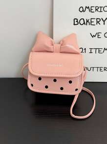 迷你春夏新款时尚简约休闲蝴蝶结Pu材质波点印花斜挎包。可单肩背的零钱包。适合青少年日常使用，外出购物时可当口红包。可作为礼物送给朋友、女朋友。