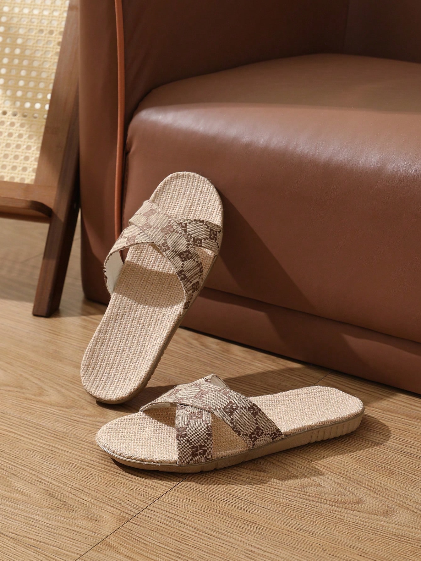 صنادل نسائية مزلقة مسطحة لفصل الصيف ، صنادل فاخرة...