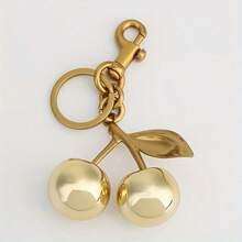1个金色樱桃钥匙扣，锌合金材质，夏季水果吊坠，时尚闪亮钥匙链，男女皆宜，可用作珠宝包配饰，理想的礼物 - 金色 - 查看 4