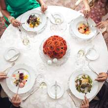 12Pcs Disposable Gold Placemats, Metal Round Disposable Golden Foil Table Pads, 13 Inches (About 33.0 Cm) Gold Foil Grid Pressed Autumn Table Mats, Household Bowl Plate Mat, Suitable For Dining Tables, Weddings, Birthdays, Parties, Holidays, Home Decoration ( Gold )