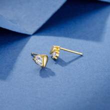 925 纯银心形耳钉，18K 镀金精致心形耳环，时尚耳环，优雅耳钉，派对配饰，情人节礼物，斋月装饰，日常穿着，浪漫约会，生日礼物，奢华珠宝，复古设计，个性化配饰，经典，闪亮，女士时尚，推荐，礼品精选，特殊场合，情侣耳环，节日礼物，精致，艺术风格，优雅魅力，完美搭配，选择，流行。 - 彩色 - 查看 5