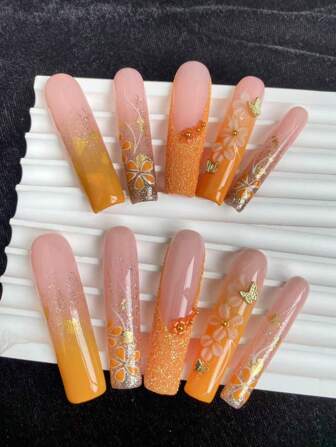 Ten Pieces Handmade Press-On Nails. The Coffin-Nail Design And Orange Hue Evoke The Afterglow Of A Sunset. This Is Part Of The Autumn/Winter Maillard Color Scheme And Effectively Brightens The Skin Tone For A Fairer Complexion. Press-On Nails. Nail Art.