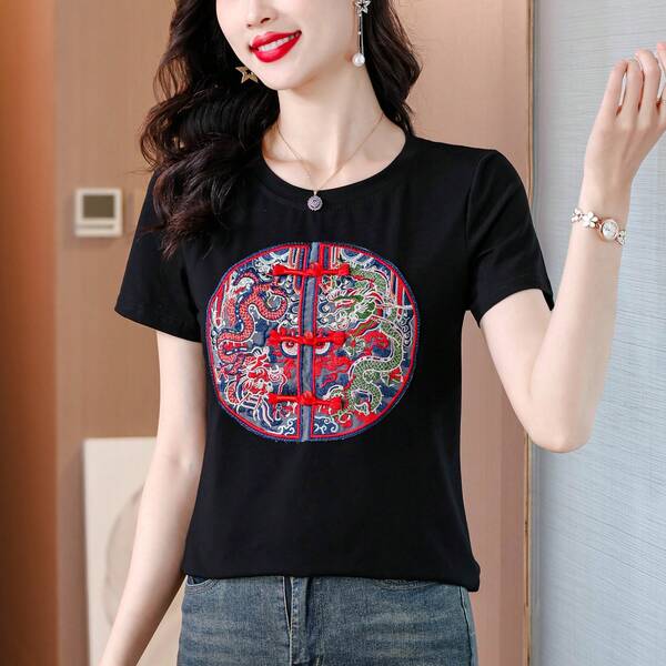 Camiseta de manga corta con cuello en V, nueva para el verano 2025, con bordado de estilo chino, top versátil de hombros regulares para mujer