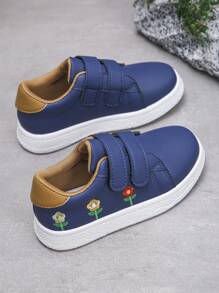 1 双儿童中性休闲钩环防滑平底运动鞋，适合所有季节