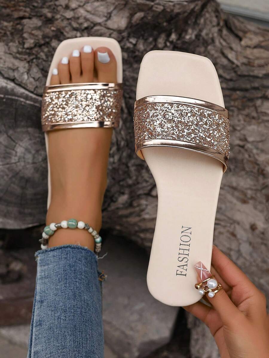 2025 Summer New Flat Women Sandals, Fashion Versatile Casual Flat Ladies Sandals, Flat Women Slippers, Casual Fashionable Outdoor Beach Slippers, Summer Holiday Slippers, Comfortable Slippers - Gold - View 1