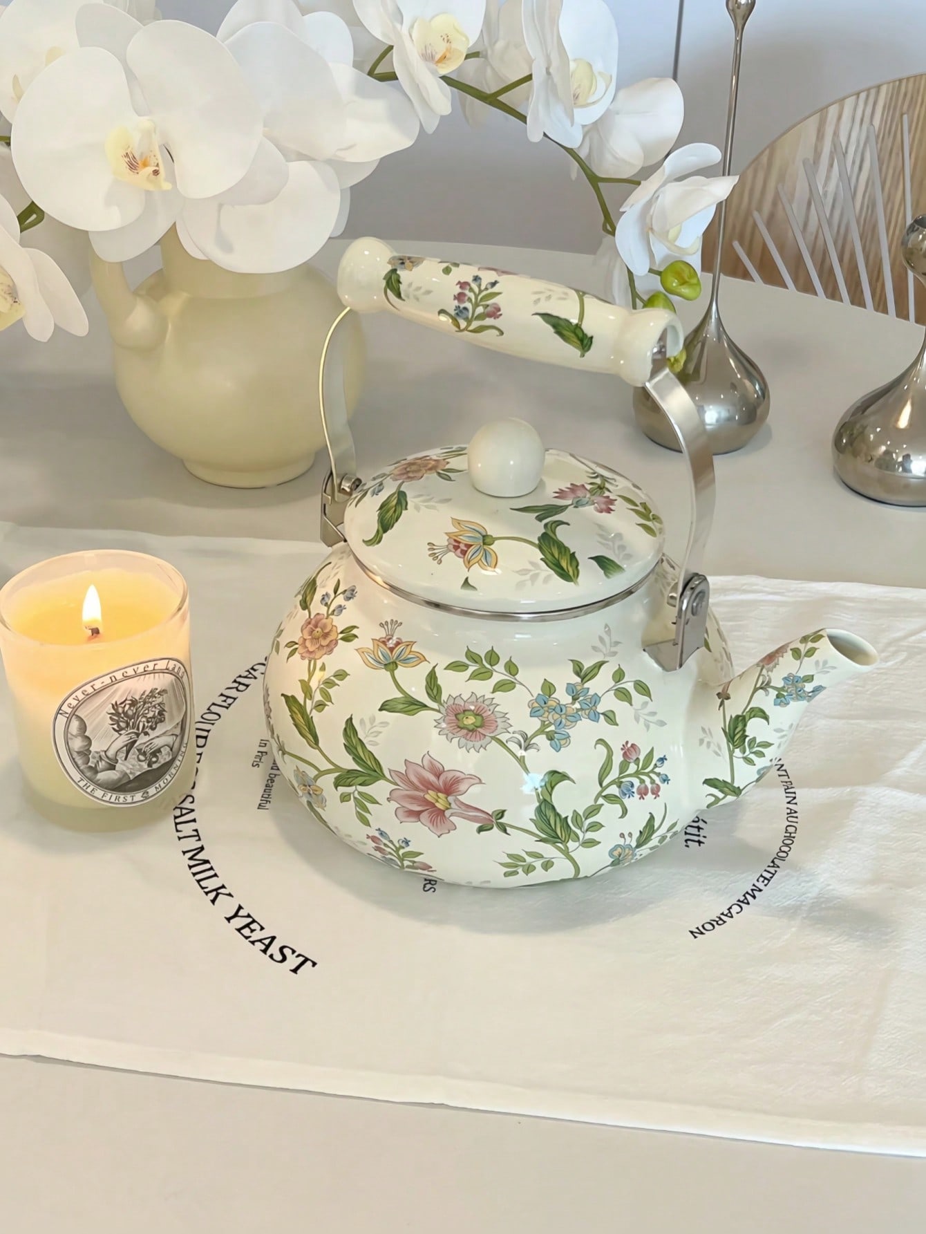 إبريق قهوة مطلي بالطلاء ومزخرف بطبعة الزهور 2000مل...