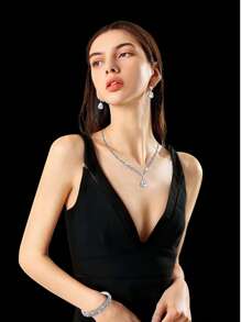 Elegante y encantadora cartera con solapa de strass brillante, bolso de noche exquisito para mujeres, combinado con un set de 3 piezas de joyería de strass brillante que incluye un collar, pulsera y aretes de strass de lujo y exquisitos. Adecuado para vestidos de boda, fiesta, graduación. Perfecto para mujer en fiestas, bodas, cenas y banquetes.