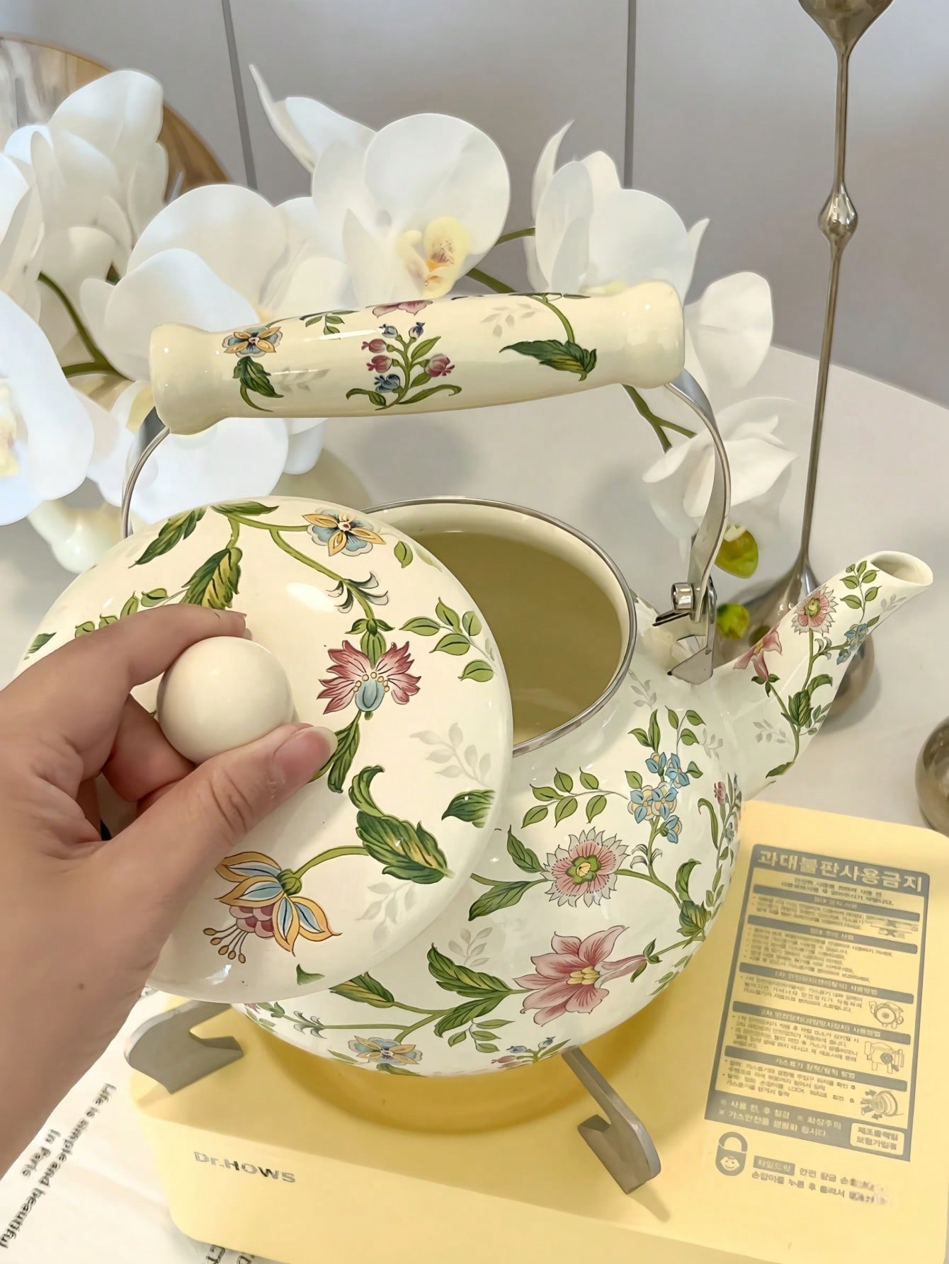 إبريق قهوة مطلي بالطلاء ومزخرف بطبعة الزهور 2000مل...