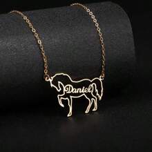 Elegante collar con dije de caballo dorado de declaración con grabado "Daniel" - Cadena ajustable de acero inoxidable, apto para uso casual y como regalo, regalo para amantes de los caballos