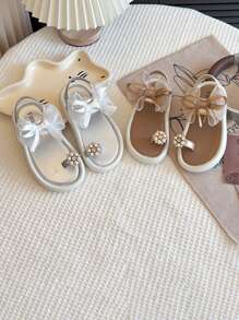 1 双女孩系带趾环凉鞋，配珍珠和蝴蝶结装饰，优雅平底儿童夏季休闲鞋，可爱仙女风格，穿着舒适 - 銀色 - 查看 1