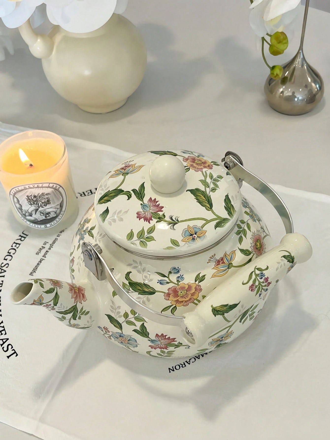 إبريق قهوة مطلي بالطلاء ومزخرف بطبعة الزهور 2000مل...