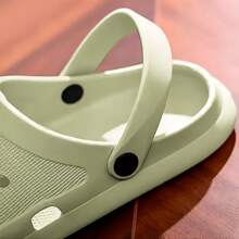 1 Par de Zuecos EVA 123 para Mujer, Huaraches de Goma en Blanco, Verde y Rosa, Sandalias Antideslizantes con Estilo Zuecos Ventilados para Playa, Baño y Uso Diario. Sandalias de Descanso Elegantes para Dama, Ideales para Verano, con Suela Gruesa para Mayor Comodidad, Ligeras y Transpirables, Resistentes al Agua, Versátiles para Interiores y Exteriores. Zapatillas de Moda con Estilo Moderno, Fáciles de Limpiar, Cómodas para Otoño, Sandalias de Mujer Elegantes para un Look Casual y Funcional - Verde - Ver 6