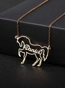 Elegante collar con dije de caballo dorado de declaración con grabado "Daniel" - Cadena ajustable de acero inoxidable, apto para uso casual y como regalo, regalo para amantes de los caballos