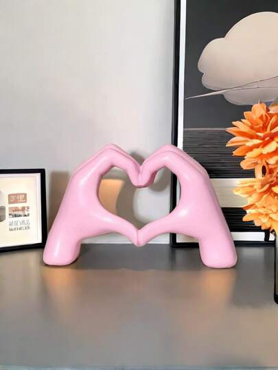 1pc Heart & Hand Shaped Resin Decor, Creative Luxury Style, Suitable For Desk, Office And Home Decoration