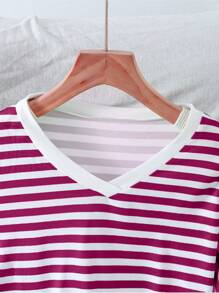 Conjunto de pijama de mujer con top de manga larga a rayas y shorts, de corte holgado, con bloques de color, cuello en V, ropa de dormir casual y cómoda para otoño e invierno - Morado - Ver 2
