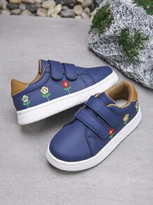 1 双儿童中性休闲钩环防滑平底运动鞋，适合所有季节