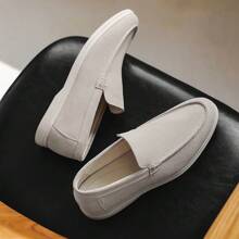 Men's Outside Seam Moccasin Almond Toe Low-Top Lightweight Slip-On Suede Loafers For Spring/Summer In Beige