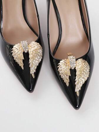 2 件金色可爱天使翅膀设计水钻镶嵌金属首饰，时尚优雅经典配饰，百搭 DIY 装饰，适合高跟鞋、运动鞋、平底鞋、包包、女士服装派对搭配