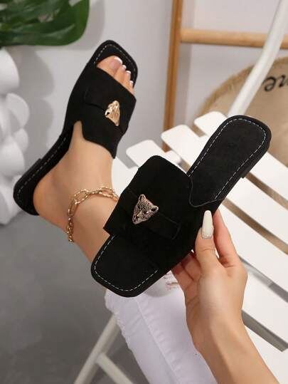 صندل نسائي مسطح سهل الارتداء ذو تصميم رأس النمر مربع الأصبع، أحذية شاطئ جديدة عصرية باللون الأسود للصيف، شبشب مسطح أنيق وعملي متعدد الاستخدامات للنساء