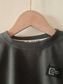 2 pezzi Completo estivo per bambini, Maglietta a maniche corte e set di pantaloncini per bambini e bambine, colore grigio leggero - Grigio - Visualizzare 4