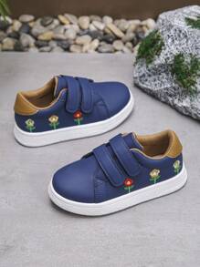 1 双儿童中性休闲钩环防滑平底运动鞋，适合所有季节