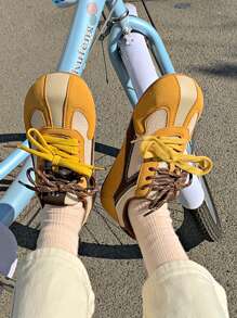 2025 春季新款糖果色软底圆头女士休闲运动鞋，透气硫化鞋，时尚时尚，厚底