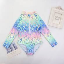 1 pieza Traje de baño de una pieza con estampado de corazón y degradado de color, con cierre delantero, bañador con manga larga tipo rashguard, atuendo de playa para niñas de 4 a 7 años - Celeste - Ver 1