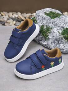 1 双儿童中性休闲钩环防滑平底运动鞋，适合所有季节