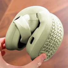 1 Par de Zuecos EVA 123 para Mujer, Huaraches de Goma en Blanco, Verde y Rosa, Sandalias Antideslizantes con Estilo Zuecos Ventilados para Playa, Baño y Uso Diario. Sandalias de Descanso Elegantes para Dama, Ideales para Verano, con Suela Gruesa para Mayor Comodidad, Ligeras y Transpirables, Resistentes al Agua, Versátiles para Interiores y Exteriores. Zapatillas de Moda con Estilo Moderno, Fáciles de Limpiar, Cómodas para Otoño, Sandalias de Mujer Elegantes para un Look Casual y Funcional - Verde - Ver 7