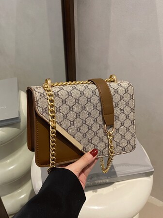 حقيبة ظهر مصغرة بتصميم الكاروهات مع خياطة متباينة بقصة مائلة، حزام كتف معدني،حقيبة كتف مربعة مناسبة للتسوق