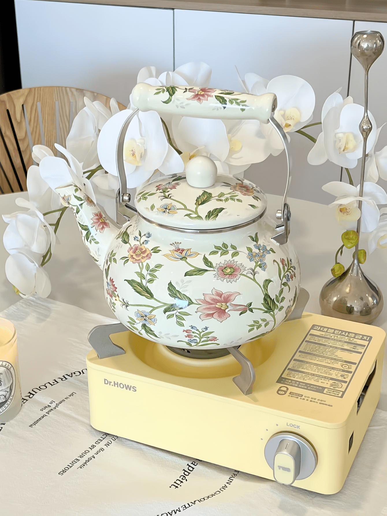 إبريق قهوة مطلي بالطلاء ومزخرف بطبعة الزهور 2000مل...