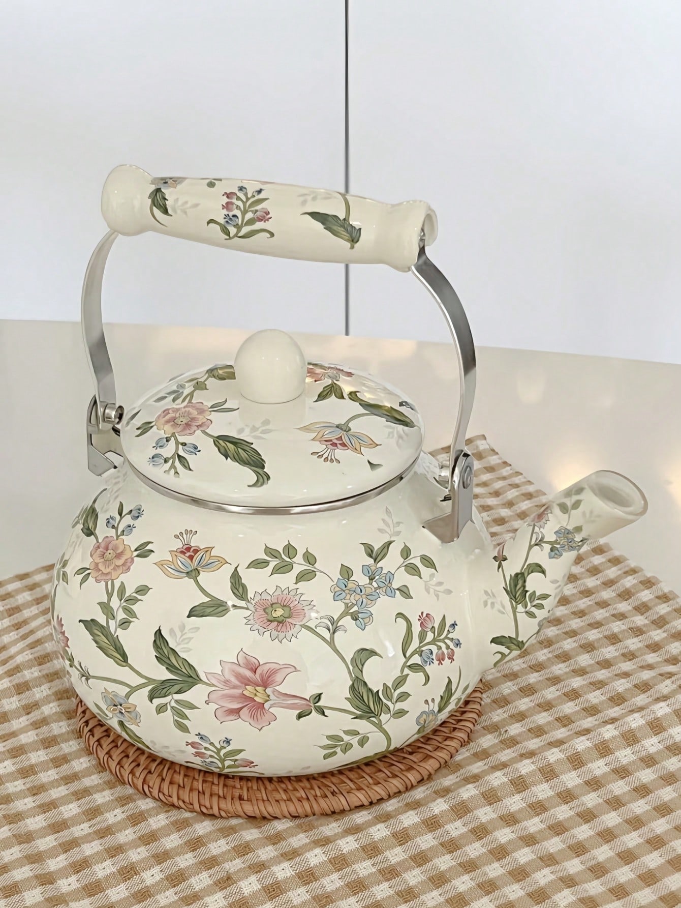 إبريق قهوة مطلي بالطلاء ومزخرف بطبعة الزهور 2000مل...