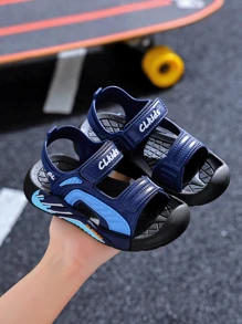 صنادل مسطحة للأطفال , صنادل شاطئ بتصميم كرتوني من البي في سي موضة صيف 2025 للأولاد, صنادل أطفال ذات قاع ناعم ولين، مناسبة للاستعمال اليومي في الصيف