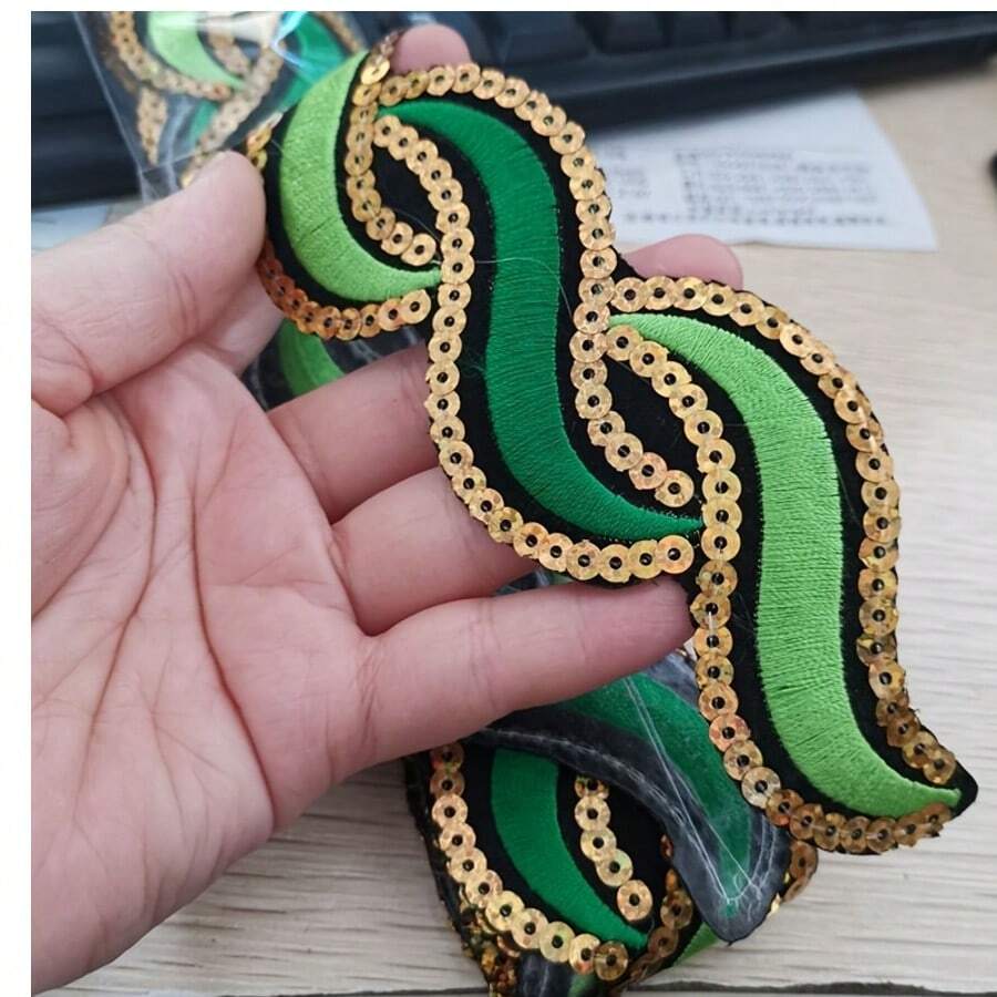 1 pièce Ruban à paillettes rouge/vert/jaune - Appliqué à repasser, convient pour tapis, vêtements, rideaux, chapeaux et autres ornementations de vêtements, bordures pailletées brodées, 1 yard (35,4 po x 1,97 po)