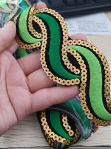 1 pièce Ruban à paillettes rouge/vert/jaune - Appliqué à repasser, convient pour tapis, vêtements, rideaux, chapeaux et autres ornementations de vêtements, bordures pailletées brodées, 1 yard (35,4 po x 1,97 po)