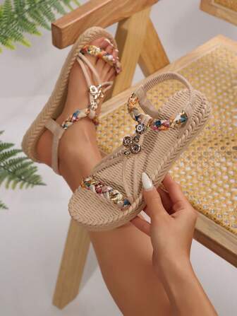 女士波西米亚风格金属串珠带凉鞋，优雅后带露趾平底沙滩鞋，香槟色，适合夏季