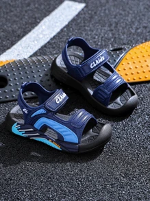 صنادل مسطحة للأطفال , صنادل شاطئ بتصميم كرتوني من البي في سي موضة صيف 2025 للأولاد, صنادل أطفال ذات قاع ناعم ولين، مناسبة للاستعمال اليومي في الصيف