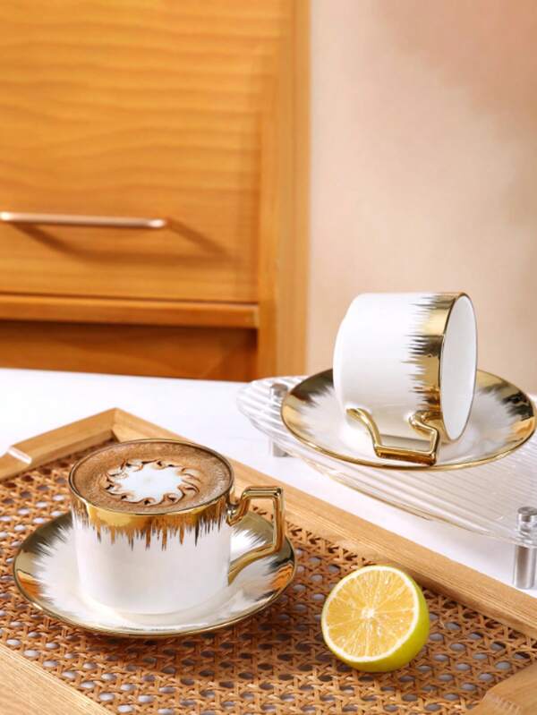 1 Set Keramik Tasse und Untertasse in Schwarz/Weiß mit Goldauflage, 250ml Fassungsvermögen, goldfarbenene Untertasse, geeignet für Kaffee, schwarzen Tee, Wasser, ideal für Restaurants, Cafés, Zuhause und Büro, perfektes Geschenk für Familie, Freunde und Liebste als Rückkehr zur Schule