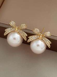 1 paire de boucles d'oreilles élégantes en nœud papillon pour femmes, boucles d'oreilles minimalistes à la mode avec perles et strass, convenant pour le port quotidien, les festivals et les mariages
