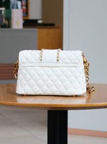 Nuevo diseño de nicho 2025 Bolso de caja de unicolor romboidal, bolso de mano con cadena gruesa, bolso cuadrado pequeño con costura bordada, elegante bolso de axila, versátil bolso cruzado de viaje, bolso de mujer de alta gama