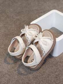 1 para dziewczęcych kokardek, prostych, modnych, eleganckich skórzanych sandałów z koronkową górą, płaskich, odpowiednich na lato