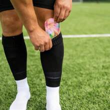 1 par de espinilleras de fútbol de tamaño mini, gruesas y duraderas, protectores de piernas de fútbol mini, aptos para todas las temporadas - Adulto - Multicolor - Ver 7