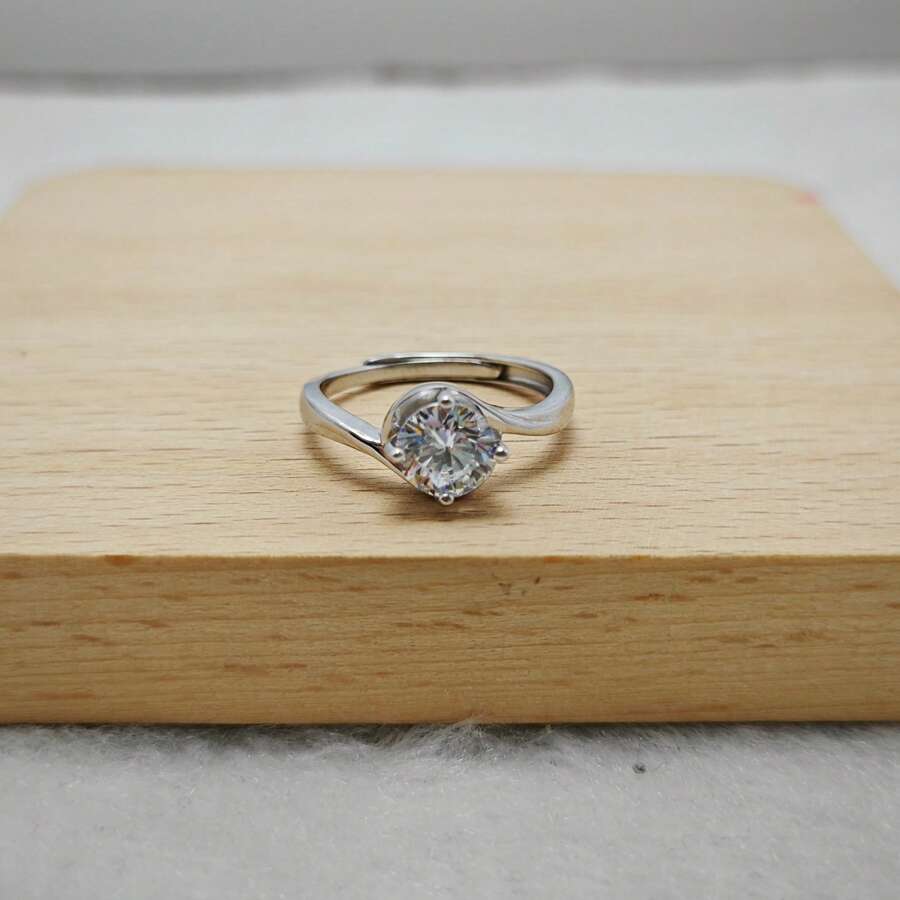 女士时尚优质人造钻石戒指 925 纯银扭曲戒指臂镶锆石 4 爪结婚戒指适合婚宴派对珠宝配饰求婚戒指 - 白色 - 查看 1