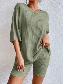 2 pièces Ensemble homewear pour femmes à col rond unicolore. Haut côtelé et shorts de pyjama, convient pour un usage domestique et les vacances