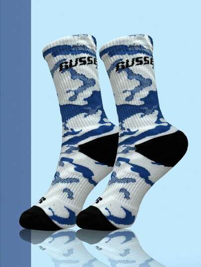 1 双男士舒适柔软字母设计清新蓝白休闲中筒袜，适合日常使用