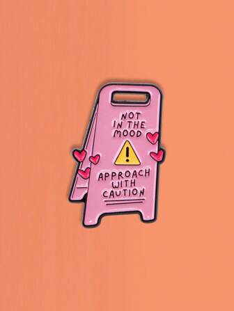 1st rosa vägspärrmärke Unikt tillbehörsstift av zinklegering som passar som en semesterpresent till vänner