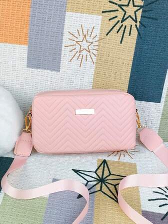 1 件粉色绗缝 V 形压花时尚百搭斜挎包，女士单肩斜挎相机包，带金色金属装饰